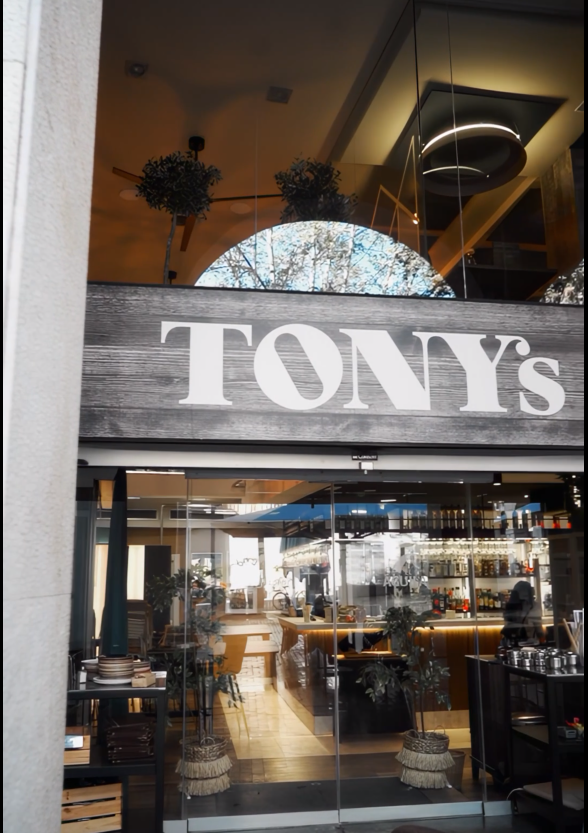 Renovamos parte de la cocina en Tonys Figueres para un mejor servicio diario